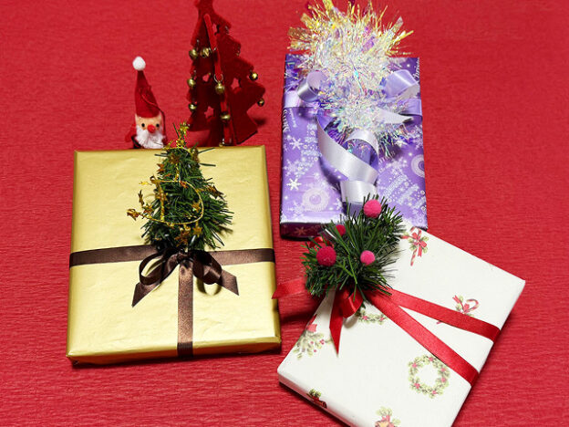 クリスマスラッピング〜モミの木の枝を使ったラッピング〜